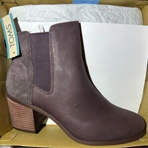 Tom’s Evelyn Chelsea boots in blackberry NWT